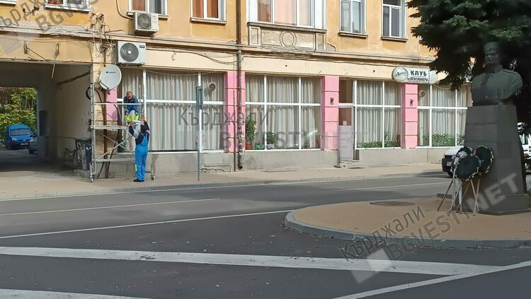 Кметът на Кърджали протегна ръка на пенсионерите, ремонтира им клуба