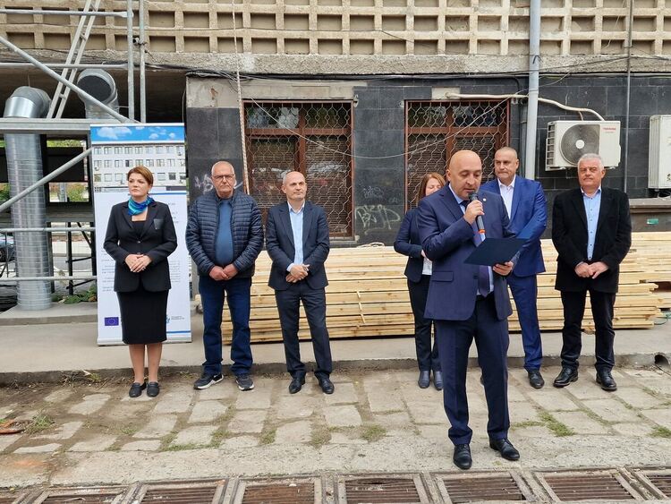 Стартира санирането на сградата на  РБ“Н.Й.Вапцаров“   и НЧ“Обединение 1913“