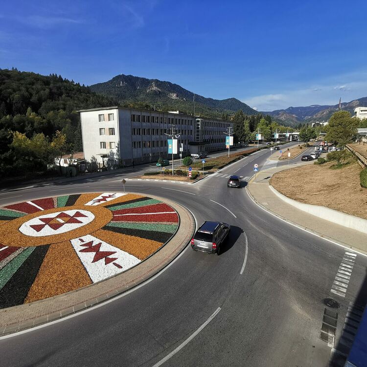 Временни ограничения на движението в центъра на Смолян заради подготовка и провеждане на тържествена заря–проверка