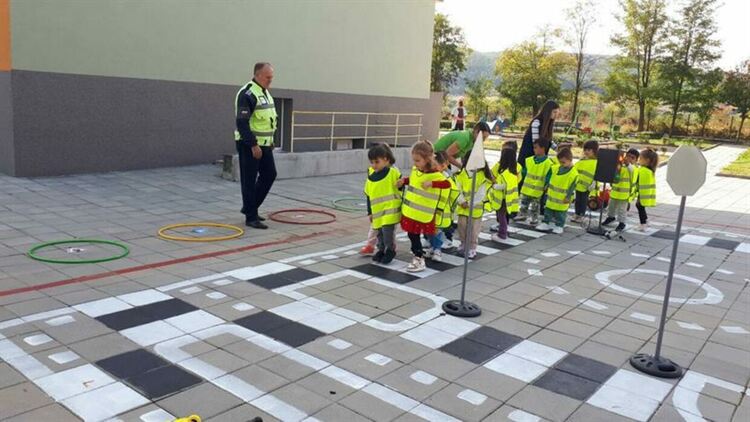 Полицията с урок за безопасно движение в Бенковски