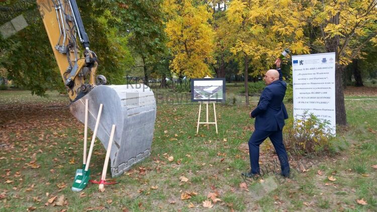 Бе направена първа копка на изграждането на новия Младежки център в Кърджали