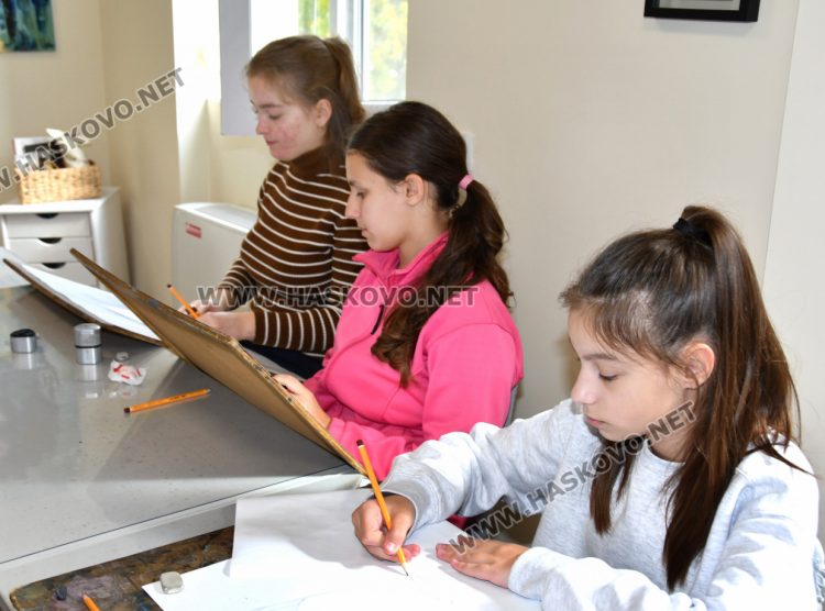 „Колорит“ е в „топ 10“ в международен конкурс сред близо 10 000 художници от 72 държави