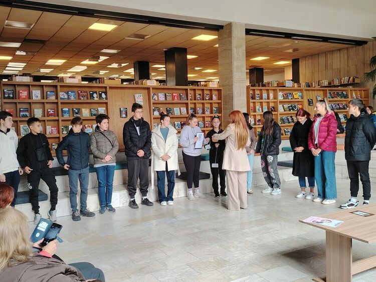 Средношколци от Смолян се включиха в състезанието „Проучи и намери в библиотеката и музея“
