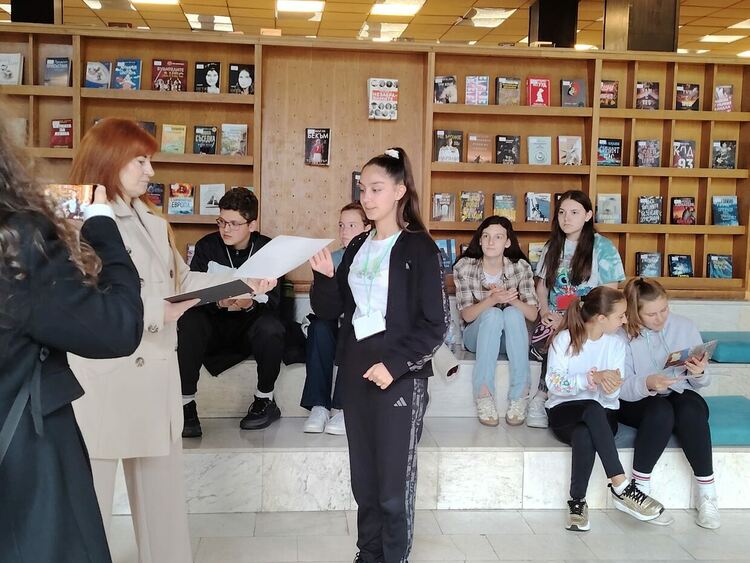 Средношколци от Смолян се включиха в състезанието „Проучи и намери в библиотеката и музея“