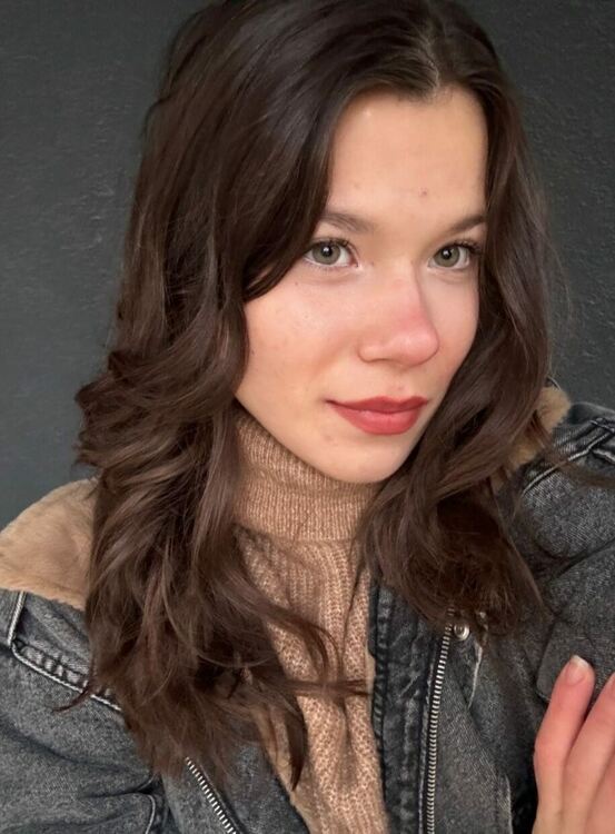 Мерве Сюлейман и АйрисЮсеин от ЕГ „Христо Ботев“ – Кърджали с отличия в конкурса „Куба – далечна и близка“