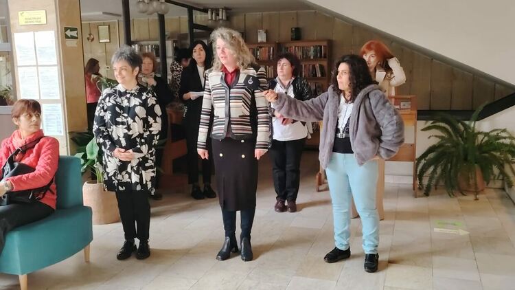 Средношколци от Смолян се включиха в състезанието „Проучи и намери в библиотеката и музея“