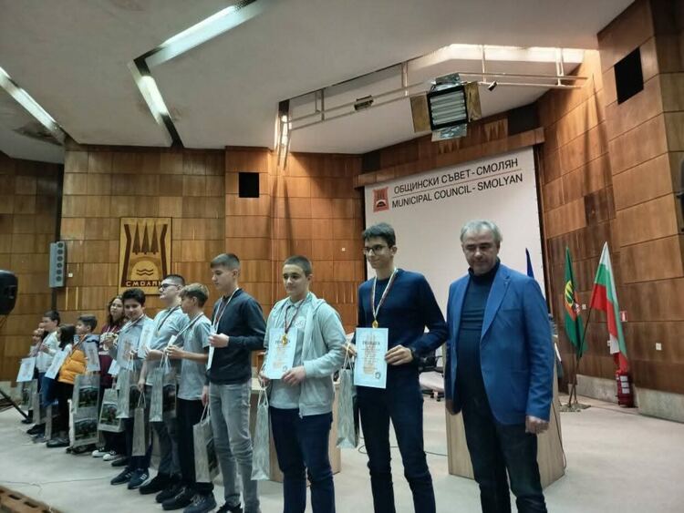 Наградиха победителите в десетото математическо състезание „Стоян Попратилов“ в Смолян