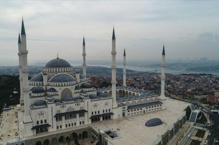 Турция готви затвор за еднополови двойки