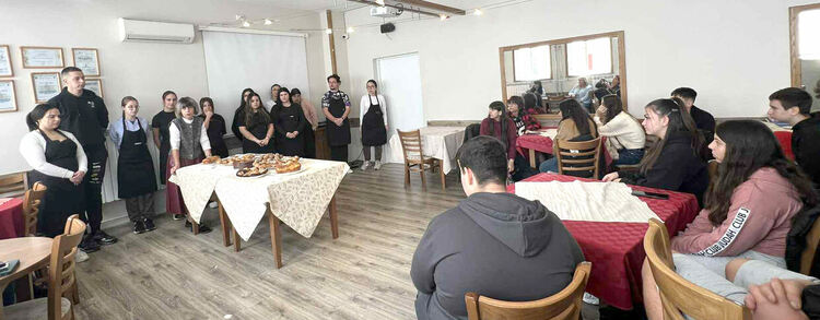 Ученици от различни възрасти празнуваха заедно Деня на хляба