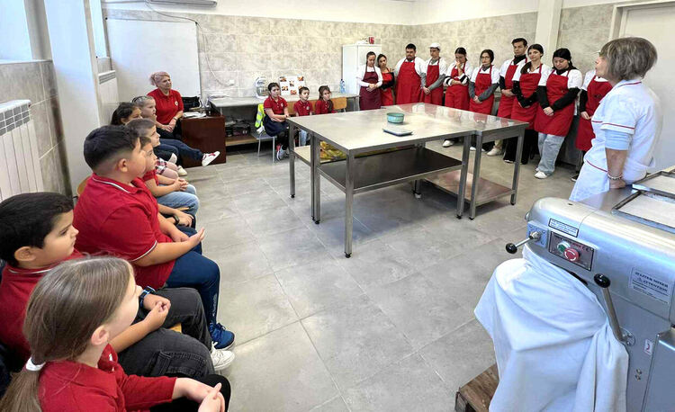 Ученици от различни възрасти празнуваха заедно Деня на хляба