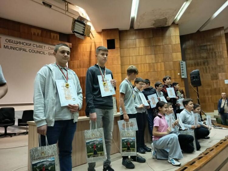 Наградиха победителите в десетото математическо състезание „Стоян Попратилов“ в Смолян