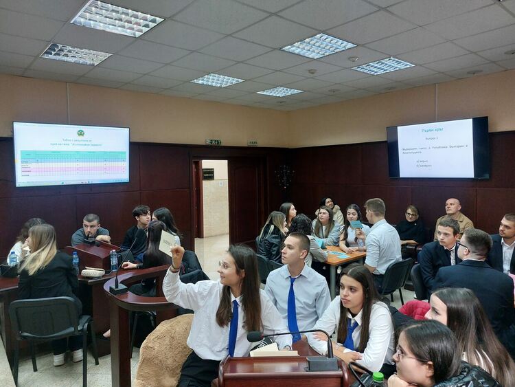 Ученици от 4 училища гостуваха в Деня на отворените врати в Административен съд – Хасково