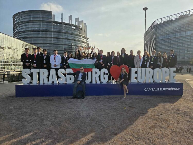 За четвърти път ученици на ПМГ „Иван Вазов“ влязоха в ролята на членове на Европейския парламент в Страсбург