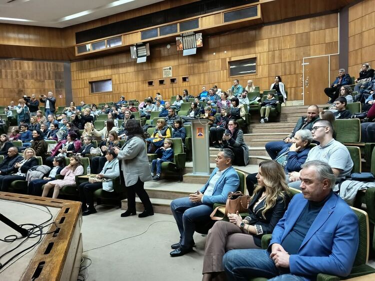 Наградиха победителите в десетото математическо състезание „Стоян Попратилов“ в Смолян