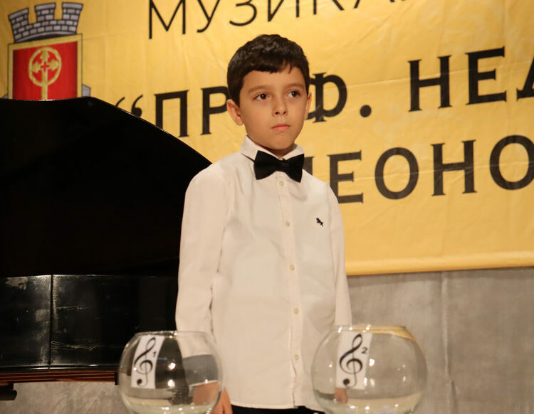 9-годишният Александър изтегли жребия на конкурса за млади цигулари „Проф. Недялка Симеонова“ 