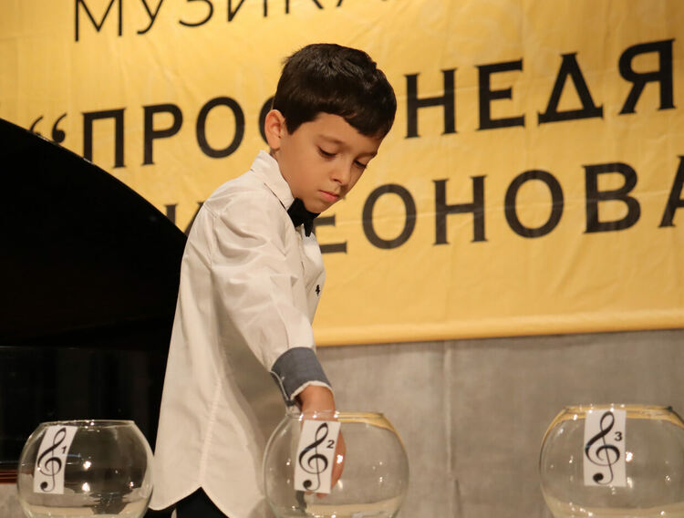 9-годишният Александър изтегли жребия на конкурса за млади цигулари „Проф. Недялка Симеонова“ 