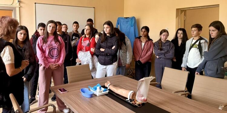 Ученици от Минерални бани посетиха филиала на Тракийския университет в Хасково
