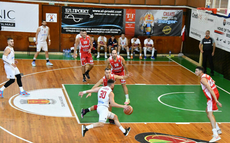 „Хасково“ посреща „Левски“ за четвърта победа в първенството