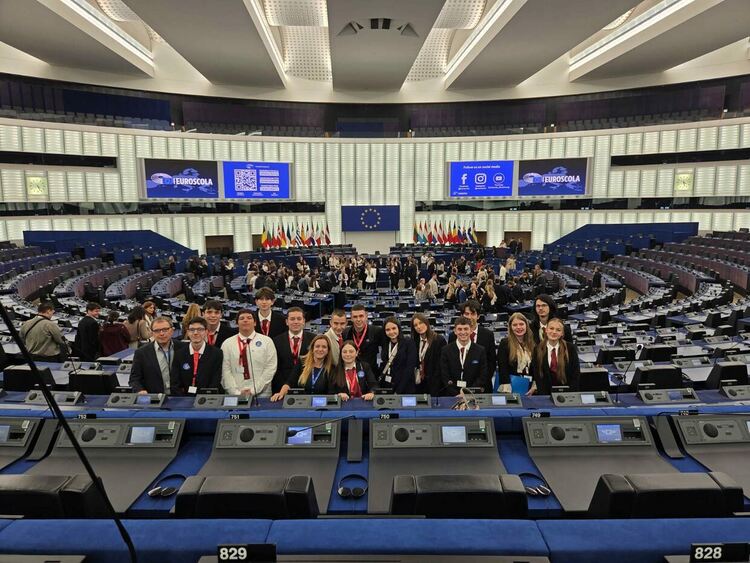 За четвърти път ученици на ПМГ „Иван Вазов“ влязоха в ролята на членове на Европейския парламент в Страсбург