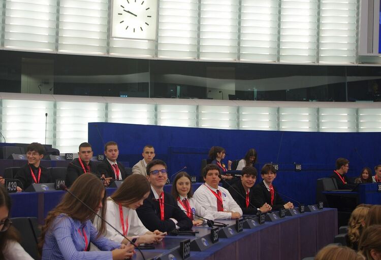 За четвърти път ученици на ПМГ „Иван Вазов“ влязоха в ролята на членове на Европейския парламент в Страсбург