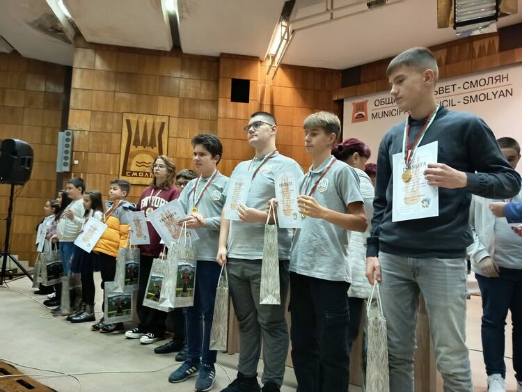 Наградиха победителите в десетото математическо състезание „Стоян Попратилов“ в Смолян