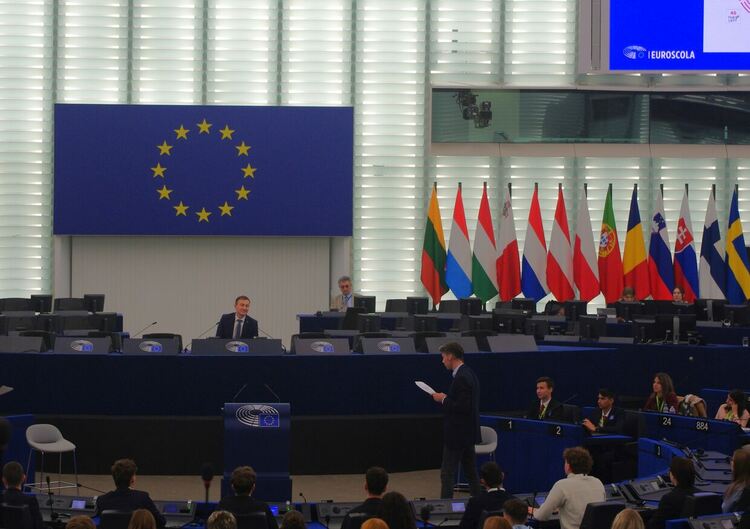 За четвърти път ученици на ПМГ „Иван Вазов“ влязоха в ролята на членове на Европейския парламент в Страсбург