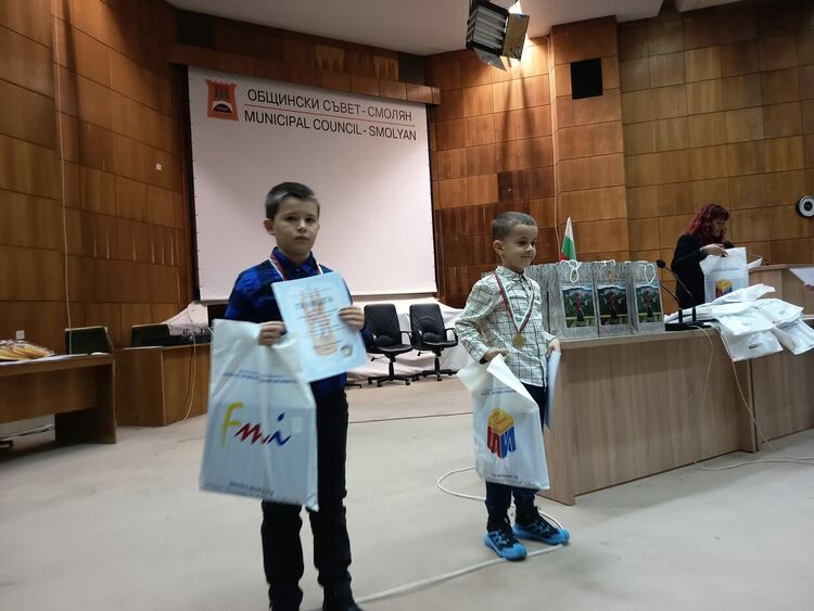 Наградиха победителите в десетото математическо състезание „Стоян Попратилов“ в Смолян