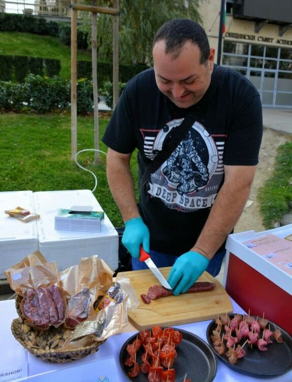 Асеновградчани се впуснаха в Празника на занаятите и вкусовете