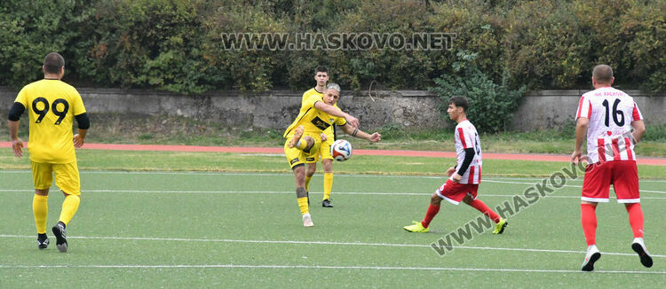 8 гола видяха запалянковците на стадион „Младост“