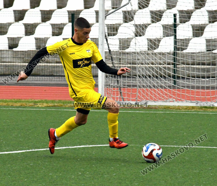 8 гола видяха запалянковците на стадион „Младост“