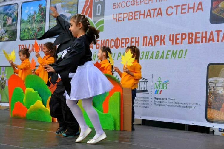 Асеновградчани се впуснаха в Празника на занаятите и вкусовете