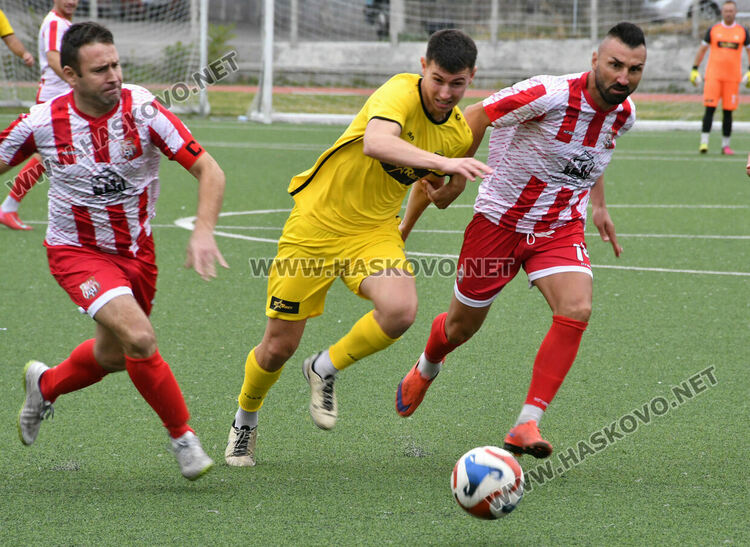 8 гола видяха запалянковците на стадион „Младост“