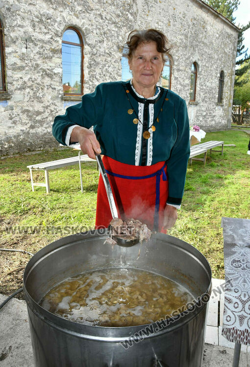 Литургия, водосвет и курбан за стогодишния юбилей на църквата в село Конуш 