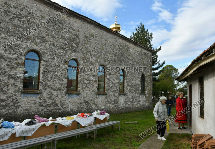 Литургия, водосвет и курбан за стогодишния юбилей на църквата в село Конуш 