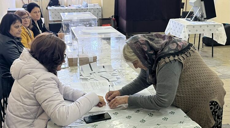 Около 10 % избирателна активност в Черногорово 