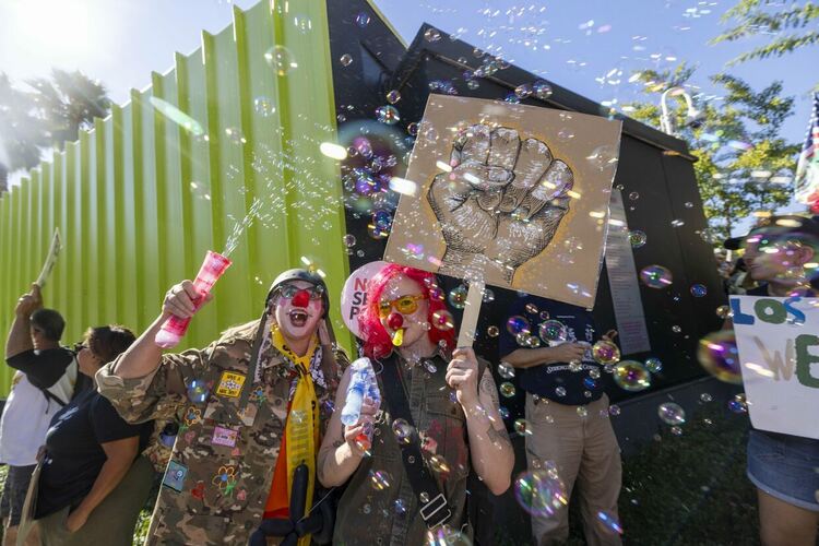 „Без крале“: Масови анти-Тръмп демонстрации в САЩ