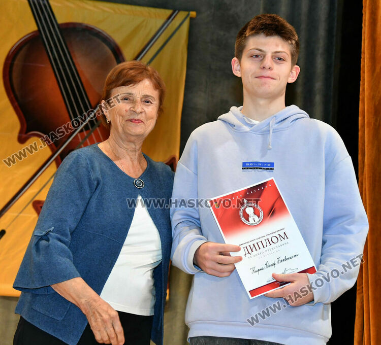 Наградиха най-добрите млади цигулари в конкурса „Проф. Недялка Симеонова“ 2025