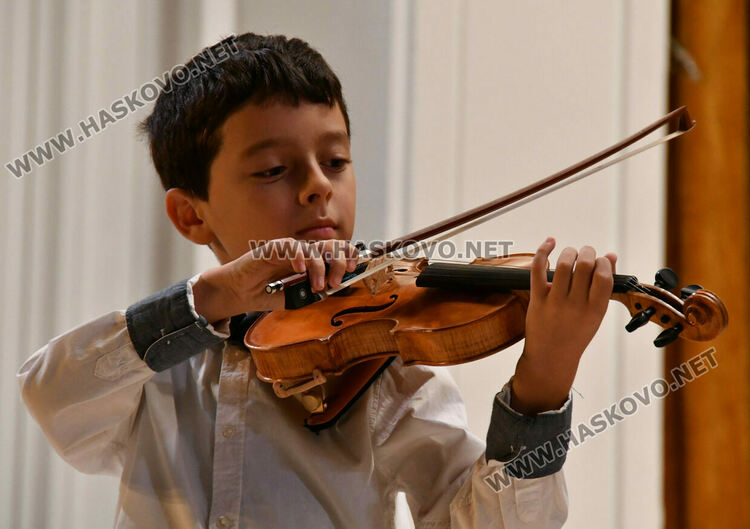 Наградиха най-добрите млади цигулари в конкурса „Проф. Недялка Симеонова“ 2025