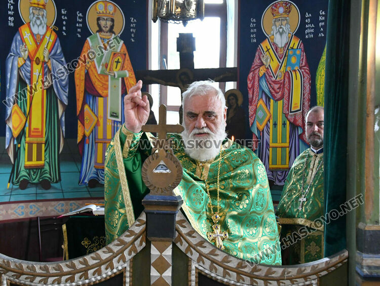 Литургия, водосвет и курбан за стогодишния юбилей на църквата в село Конуш 