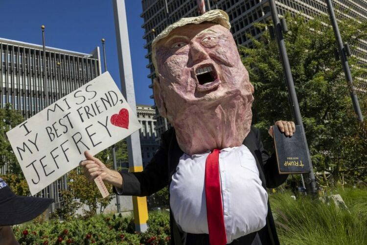 „Без крале“: Масови анти-Тръмп демонстрации в САЩ