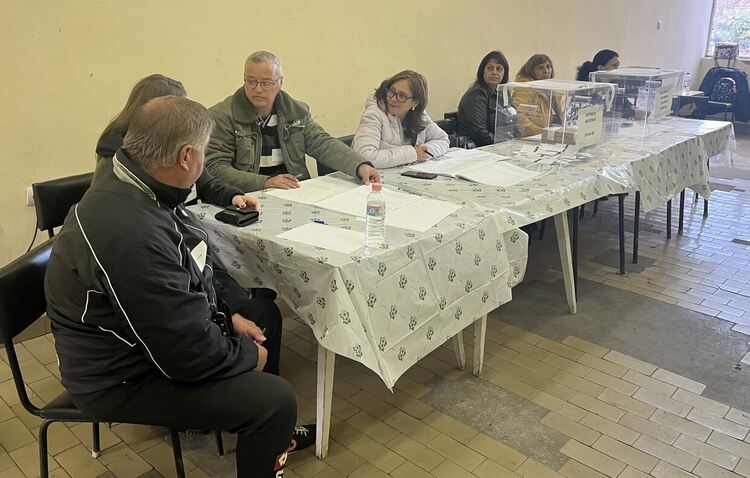 Около 10 % избирателна активност в Черногорово 