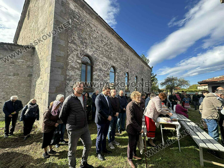 Литургия, водосвет и курбан за стогодишния юбилей на църквата в село Конуш 