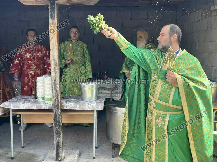 Литургия, водосвет и курбан за стогодишния юбилей на църквата в село Конуш 