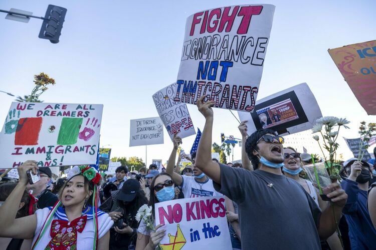 „Без крале“: Масови анти-Тръмп демонстрации в САЩ