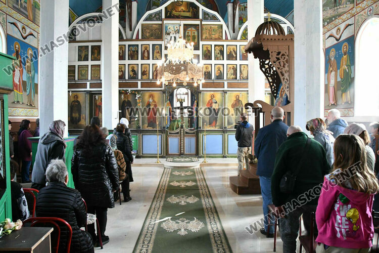 Литургия, водосвет и курбан за стогодишния юбилей на църквата в село Конуш 