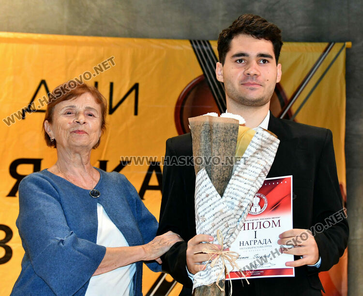 Наградиха най-добрите млади цигулари в конкурса „Проф. Недялка Симеонова“ 2025