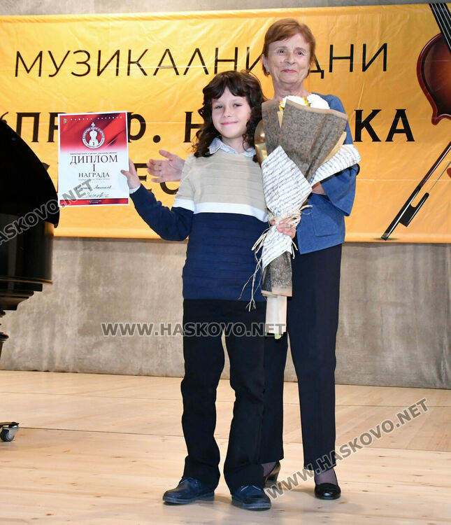 Наградиха най-добрите млади цигулари в конкурса „Проф. Недялка Симеонова“ 2025