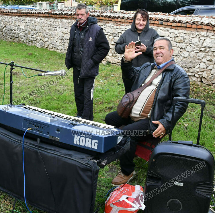 Литургия, водосвет и курбан за стогодишния юбилей на църквата в село Конуш 