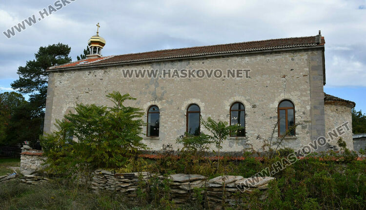 Литургия, водосвет и курбан за стогодишния юбилей на църквата в село Конуш 