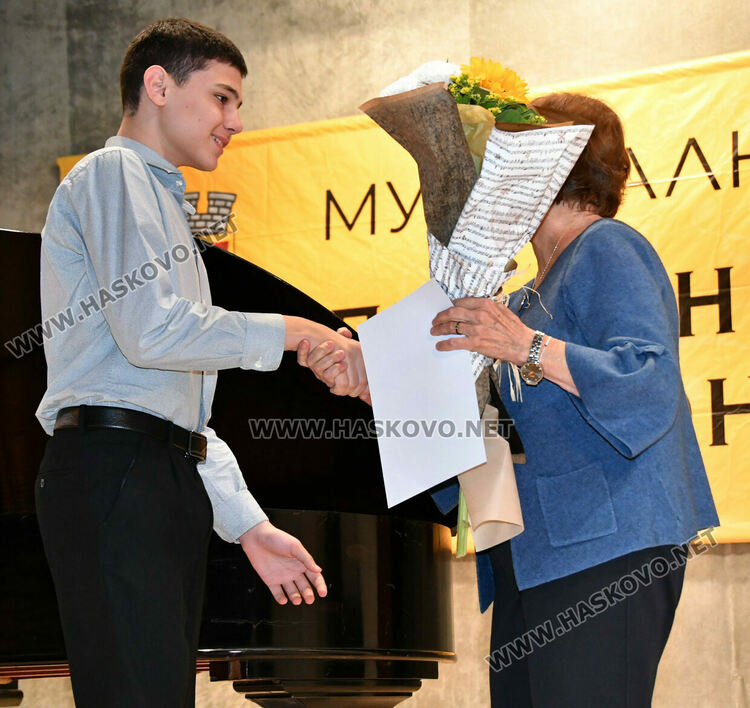 Наградиха най-добрите млади цигулари в конкурса „Проф. Недялка Симеонова“ 2025